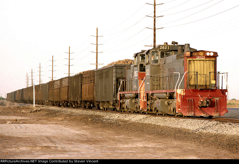 Southern Pacific SW1500's #2621 & 2655 bring cars of sugar beets from the Meloland loader into El Centro.
